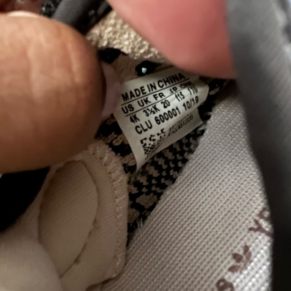 Authentic Infant Yeezy 350 Yecheil nonreflective - Picture 4 of 6